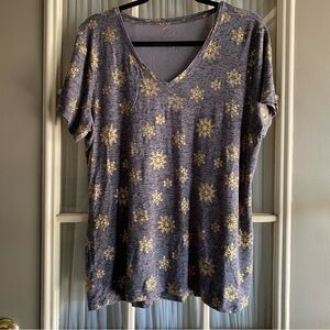 Apt. 9 Vneck shirt with gold snowflakes